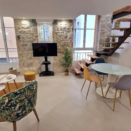 T3 Duplex Cosy & Calme Au Port - Parking & Tram Apartment
